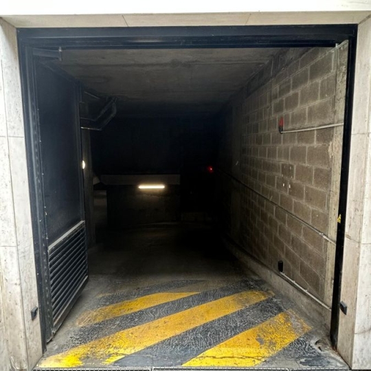  Annonces VITRY : Garage / Parking | PARIS (75015) | 12 m2 | 120 &euro; 