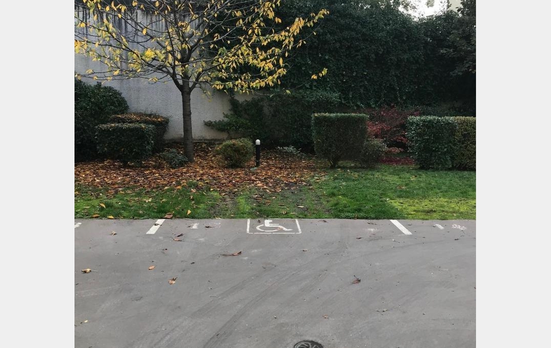 Annonces VITRY : Garage / Parking | ISSY-LES-MOULINEAUX (92130) | 0 m2 | 85 &euro; 