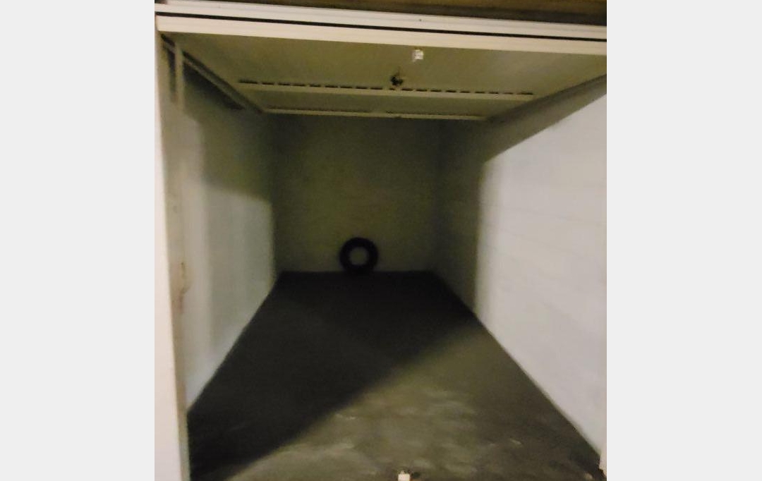 Annonces VITRY : Garage / Parking | PARIS (75018) | 12 m2 | 117 &euro; 