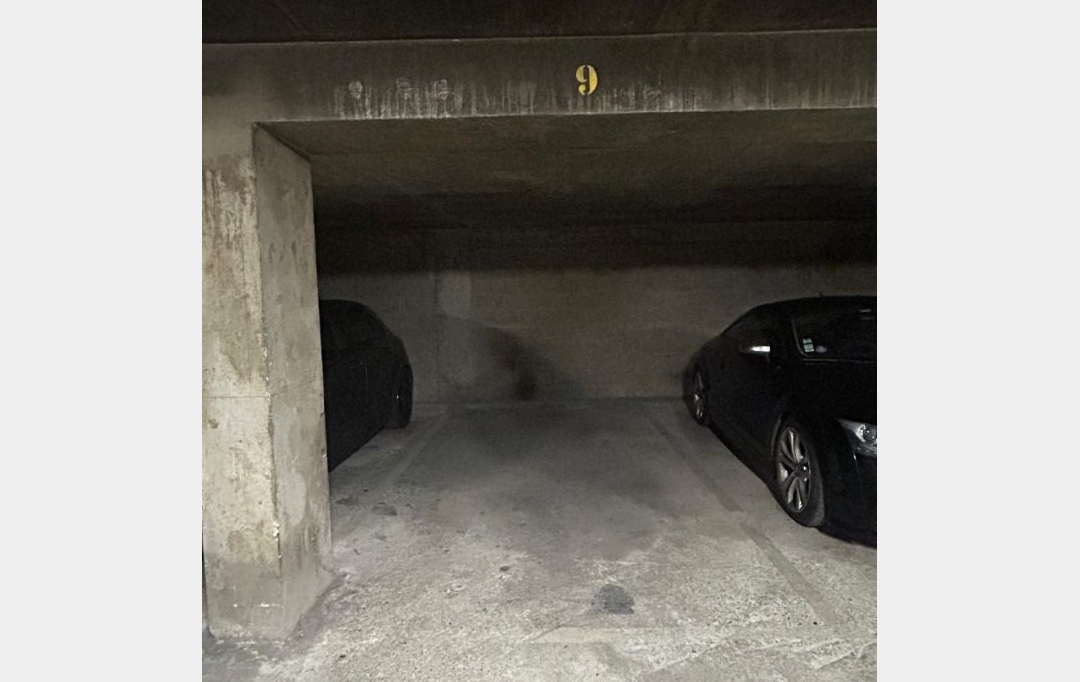 Annonces VITRY : Garage / Parking | PARIS (75015) | 12 m2 | 120 &euro; 