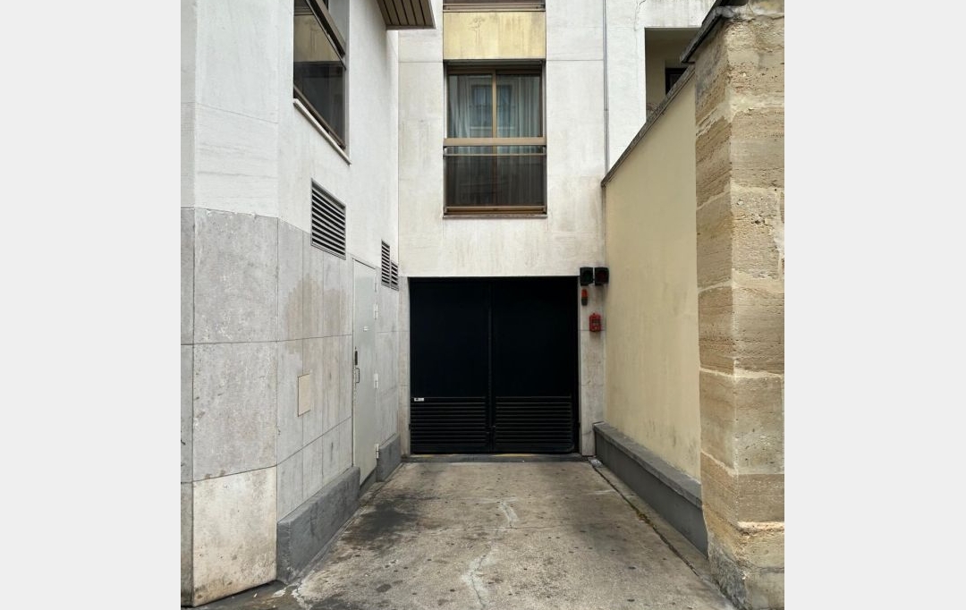 Annonces VITRY : Garage / Parking | PARIS (75015) | 12 m2 | 120 &euro; 