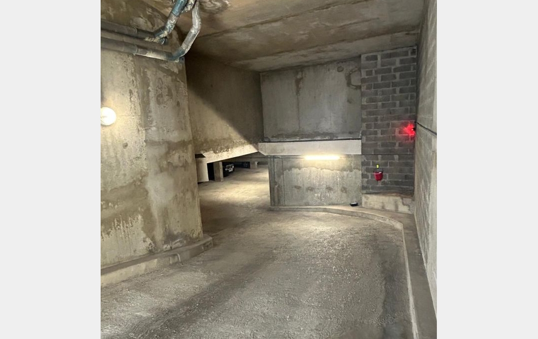 Annonces VITRY : Garage / Parking | PARIS (75015) | 12 m2 | 120 &euro; 