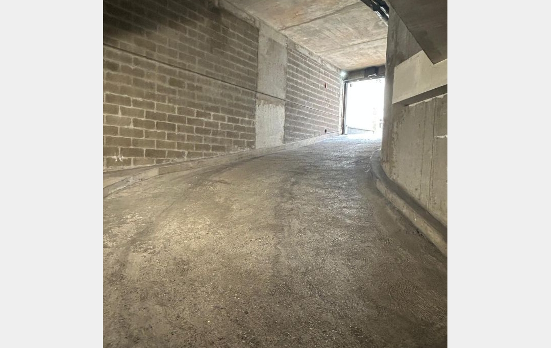 Annonces VITRY : Garage / Parking | PARIS (75015) | 12 m2 | 120 &euro; 